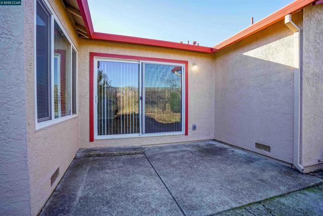 782 Ash Ct, Fairfield CA: https://media.crmls.org/mediaz/a3d919ba-6c54-40ac-b0a8-8650ba5fe0e4.jpg