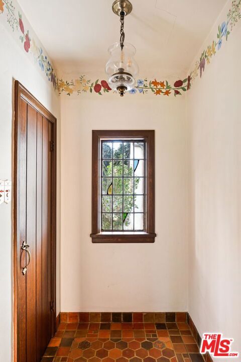 1551 Pasqualito Drive, San Marino CA: https://media.crmls.org/mediaz/a3d929c1-60bb-4939-9cd2-b95b64695b54.jpg