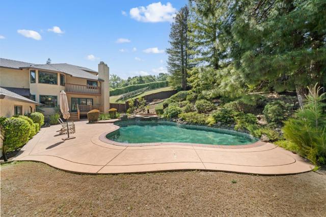 11633 Dawson Drive, Los Altos Hills CA: https://media.crmls.org/mediaz/a3d9914a-e260-4763-9d84-9c38620bd490.jpg