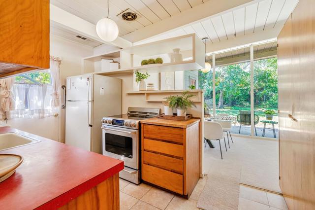 26 Roosevelt Circle, Palo Alto CA: https://media.crmls.org/mediaz/a3d9e3ea-cc84-4063-8885-0b2430757d95.jpg