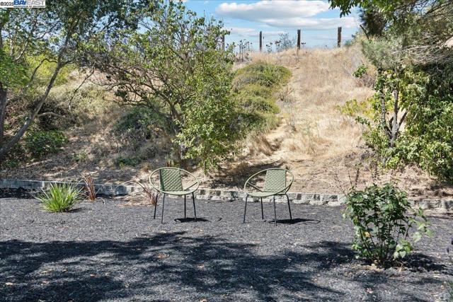 1218 Locust Dr, Vallejo CA: https://media.crmls.org/mediaz/a3d9ea44-6862-484e-a48f-4d6fd8e5dcd4.jpg