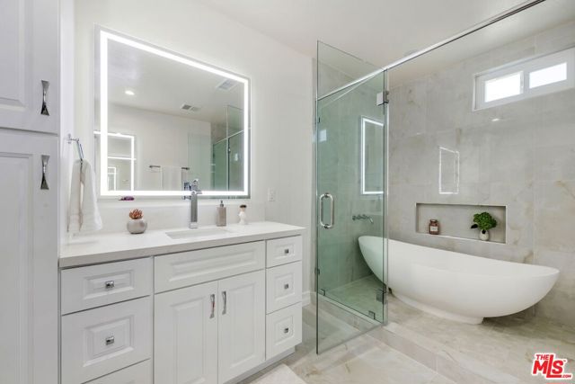326 N Beachwood Drive, Los Angeles CA: https://media.crmls.org/mediaz/a3da1399-2abb-49e3-8ffb-ca7e63499a86.jpg