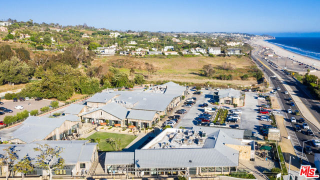 6412 Lunita Road, Malibu CA: https://media.crmls.org/mediaz/a3daafe2-7964-4ae1-b840-197df280fbd7.jpg