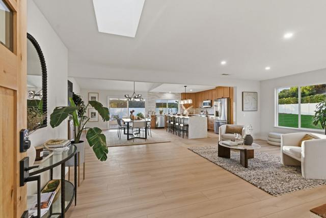 Detail Gallery Image 8 of 41 For 2002 Ladera Ct, Carlsbad,  CA 92009 - 4 Beds | 2 Baths