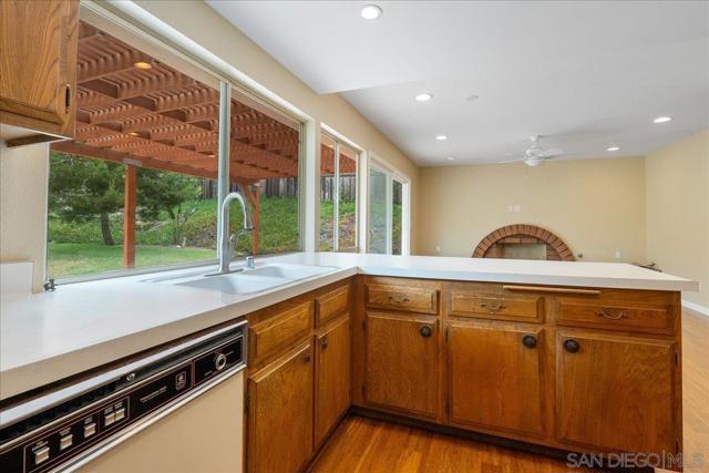 13334 Barbados Way, Del Mar CA: https://media.crmls.org/mediaz/a3db9bb3-8d01-4b79-95d5-a301b0523a13.jpg