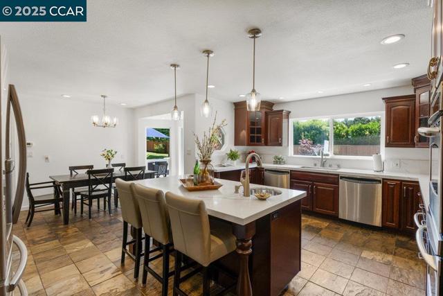 2302 Royal Oaks Dr, Alamo CA: https://media.crmls.org/mediaz/a3dbf216-a373-4498-a5cd-81af04b52cbd.jpg