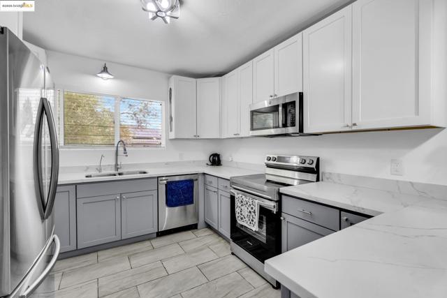 2350 W Shell Ave, Martinez CA: https://media.crmls.org/mediaz/a3dc446c-47d2-4b5f-87df-45bfb2bcdc75.jpg