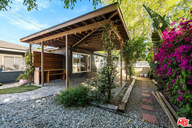 1100 N Ontario Street, Burbank CA: https://media.crmls.org/mediaz/a3dd1f5a-3926-4e23-a17a-ee0414f2ffe5.jpg