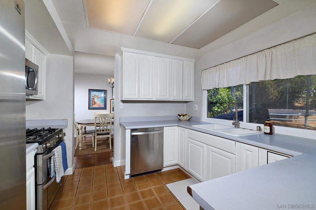 15019 Amso Street - photo 12