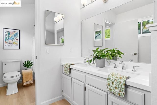 46 Birchwood Dr, Novato CA: https://media.crmls.org/mediaz/a3ddf2bf-edd2-4335-b39e-351c7554363e.jpg