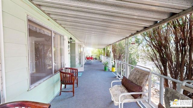 18555 Roberts Road, Desert Hot Springs CA: https://media.crmls.org/mediaz/a3de4819-d8d1-4e38-9378-c5610560f072.jpg