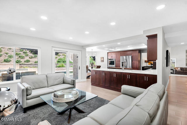 751 Lynnmere Drive, Thousand Oaks CA: https://media.crmls.org/mediaz/a3debe5b-21c2-4088-8cd7-632b4c57ea0a.jpg