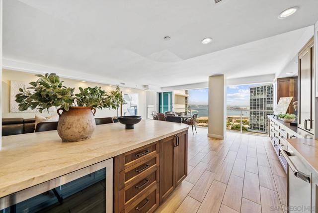 1780 Avenida Del Mundo, Coronado CA: https://media.crmls.org/mediaz/a3def3f8-c5e5-4c18-b89d-8b792cf1cb01.jpg