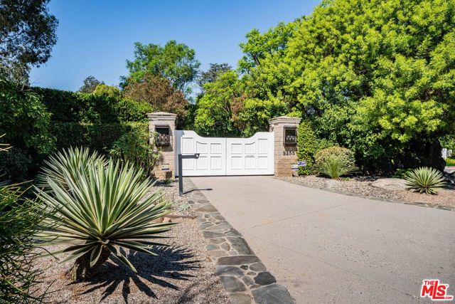 5255 Amestoy Avenue photo 4