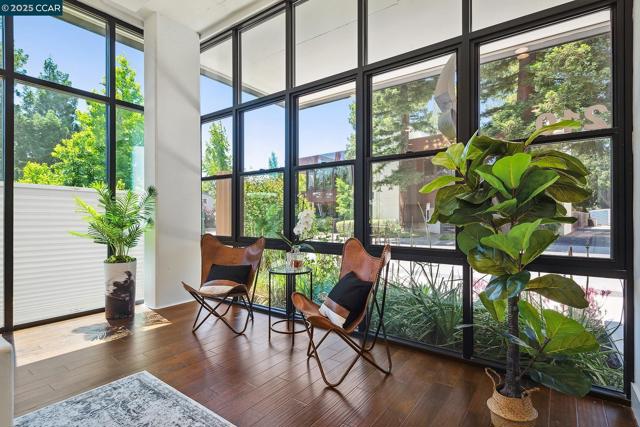 210 Lafayette Circle, Lafayette CA: https://media.crmls.org/mediaz/a3df3abe-c486-4e2c-9b92-492933de9cc1.jpg