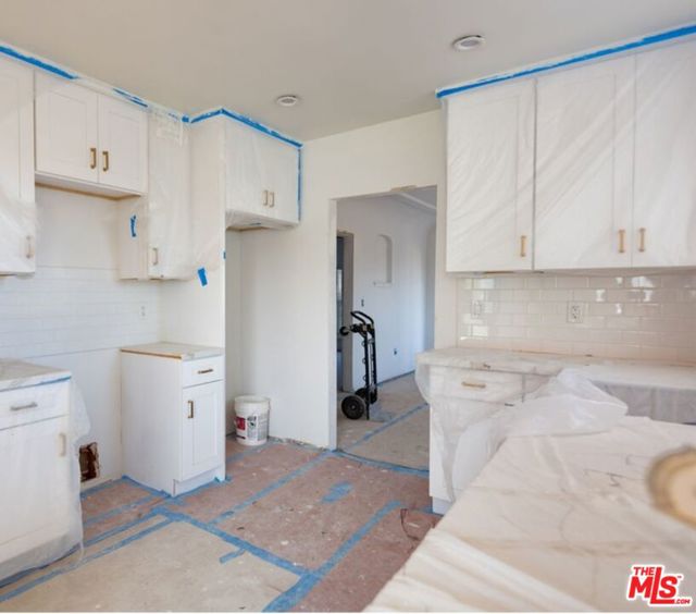 4218 W 58th Place, Los Angeles CA: https://media.crmls.org/mediaz/a3e02e8a-65f3-44c4-8c1a-4d9edfb76b28.jpg