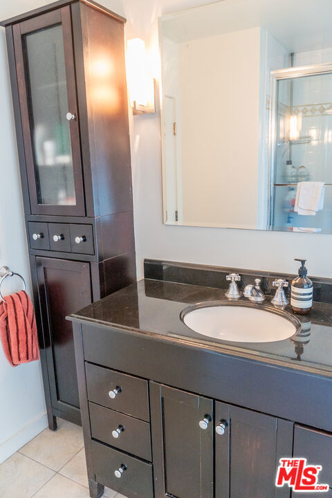 880 Hilldale Avenue, West Hollywood CA: https://media.crmls.org/mediaz/a3e05508-6d7f-4b4c-8145-acf08c19f6b4.jpg