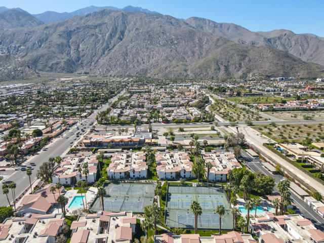 1050 E Ramon Road, Palm Springs CA: https://media.crmls.org/mediaz/a3e0bc0d-2ad1-4f4c-a599-b8c318b6f42c.jpg