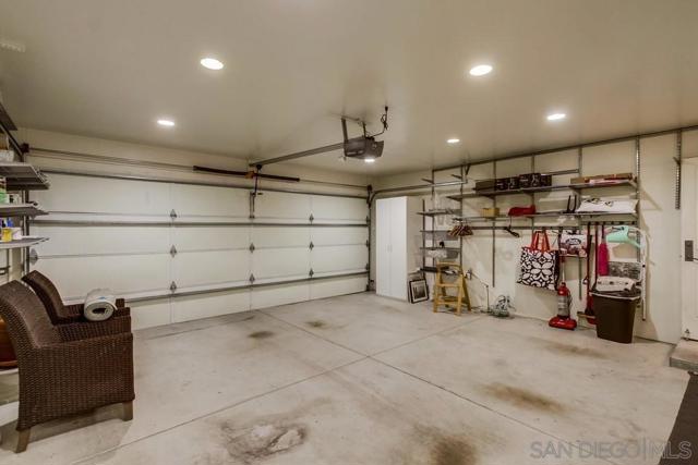 7651 Country Club Drive, La Jolla CA: https://media.crmls.org/mediaz/a3e15b31-b1e8-4a52-94b0-fd7dad127589.jpg
