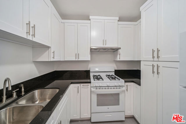 217 Carondelet, Los Angeles CA: https://media.crmls.org/mediaz/a3e16d3a-a62c-4e88-b2be-7b075c4d3535.jpg