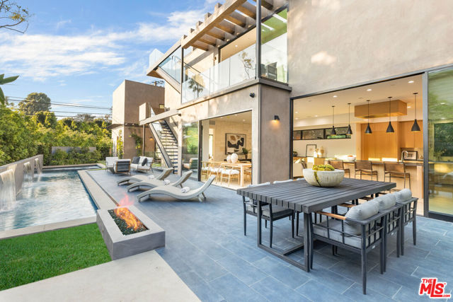 1011 Georgina Avenue, Santa Monica CA: https://media.crmls.org/mediaz/a3e19f1d-ed61-4a38-8d0f-f9fe480ad4a5.jpg