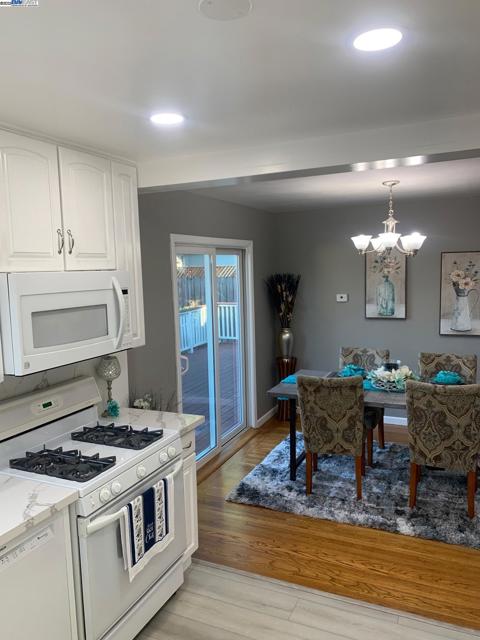 808 Martin Blvd, San Leandro CA: https://media.crmls.org/mediaz/a3e1f461-1928-4cec-b87b-2f8737e939fe.jpg