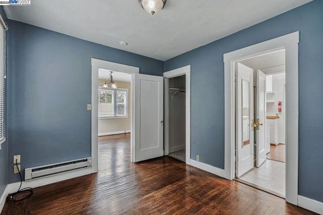 1560 Lincoln Ave #B, Alameda CA: https://media.crmls.org/mediaz/a3e1f5ec-0d45-4dba-80c8-13743f2b3afa.jpg