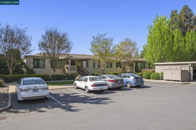1935 Golden Rain Rd, Walnut Creek CA: https://media.crmls.org/mediaz/a3e1fff1-822b-40ba-ad44-602f1df7a3b0.jpg