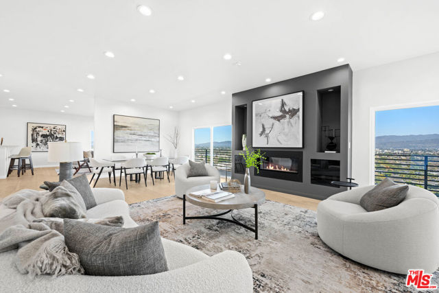 11725 Laurelwood Drive, Studio City CA: https://media.crmls.org/mediaz/a3e271e1-56d5-4159-9f5c-2b0eb2f19d0a.jpg