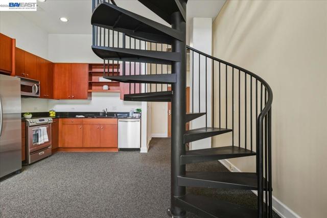 809 Clay St, Oakland CA: https://media.crmls.org/mediaz/a3e2b357-1dbd-4693-8584-81da603da4de.jpg