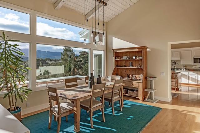 625 W Glen Way, Woodside CA: https://media.crmls.org/mediaz/a3e2d022-b000-4d09-9509-62f11cd508a9.jpg