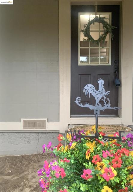 5372 Tule Tree Ln, Oakley CA: https://media.crmls.org/mediaz/a3e36dcf-5e64-4daa-9990-8151f74f97d0.jpg