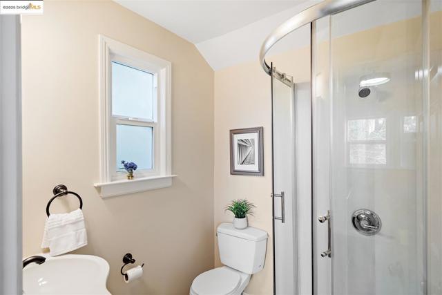262 Byxbee St, San Francisco CA: https://media.crmls.org/mediaz/a3e3a6ef-b28b-47d8-941a-d14264321c48.jpg