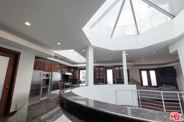 8835 Evanview Drive, Los Angeles CA: https://media.crmls.org/mediaz/a3e3c58e-f233-4c07-9b11-23fa9d324f91.jpg