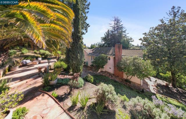 40 Las Palomas, Orinda CA: https://media.crmls.org/mediaz/a3e44b87-54ee-4c7c-8e16-0e0a45441271.jpg