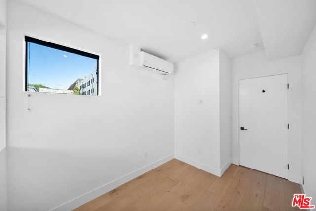 733 N Gramercy Place, Los Angeles CA: https://media.crmls.org/mediaz/a3e4ad69-8066-4dad-94ed-3d5da389a2b3.jpg