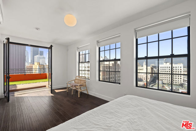746 S Los Angeles Street, Los Angeles CA: https://media.crmls.org/mediaz/a3e5079d-1a78-4bee-a17b-3ba447f285c7.jpg
