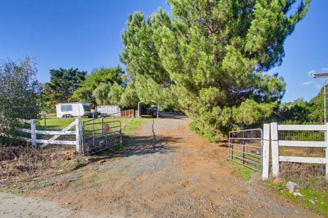 31503 Stardust Lane, Valley Center CA: https://media.crmls.org/mediaz/a3e537f1-2608-4880-9d5f-fffac1e1b252.jpg