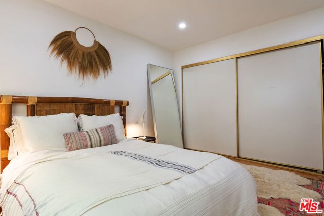 2702 11th Street, Santa Monica CA: https://media.crmls.org/mediaz/a3e54528-4b49-4728-80d2-4bdb3040c4d4.jpg