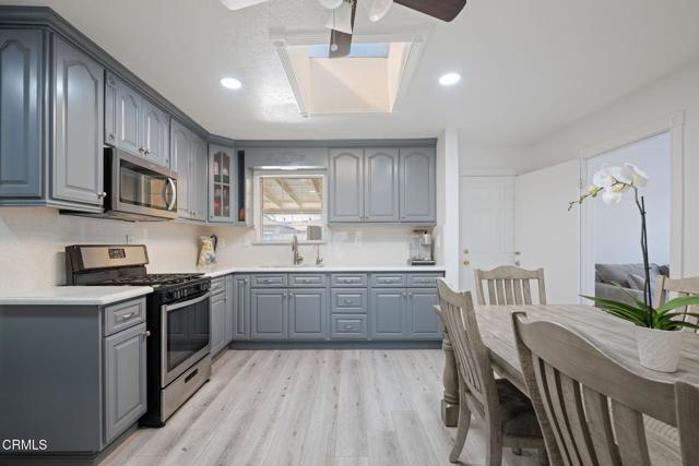 Detail Gallery Image 6 of 22 For 1409 W Fir Ave, Oxnard,  CA 93033 - 4 Beds | 3 Baths