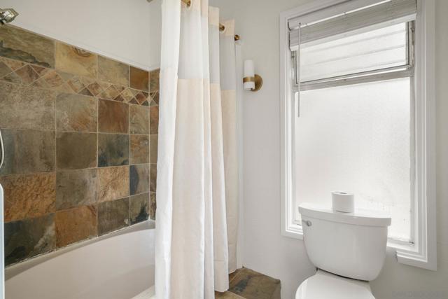 2544 Navarra Rd, Carlsbad CA: https://media.crmls.org/mediaz/a3e62c8d-27f6-482c-a1da-8006bab9ce98.jpg