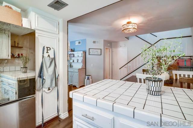 1721 Maxwell Ln, Corona CA: https://media.crmls.org/mediaz/a3e631cf-3286-4325-b49e-ba207e37599a.jpg