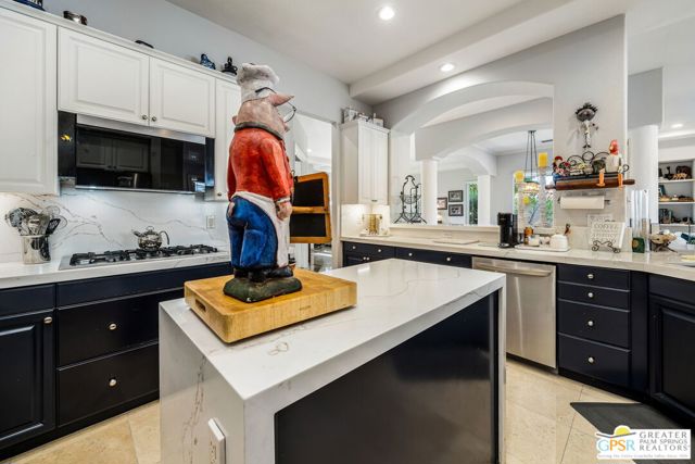 47925 Via Livorno, La Quinta CA: https://media.crmls.org/mediaz/a3e65476-fcda-49d6-a265-a7ed39e26b29.jpg
