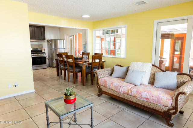 38251 Lisman Avenue, Palmdale CA: https://media.crmls.org/mediaz/a3e65ff1-b5e7-4e71-b045-82d853973f19.jpg