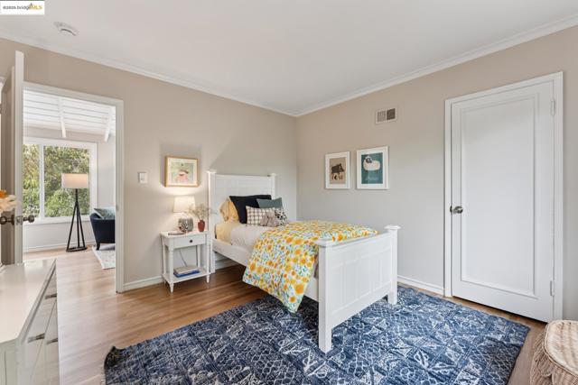 1057 Arlington Blvd, El Cerrito CA: https://media.crmls.org/mediaz/a3e668b7-094b-4ede-a108-762471e00ea1.jpg