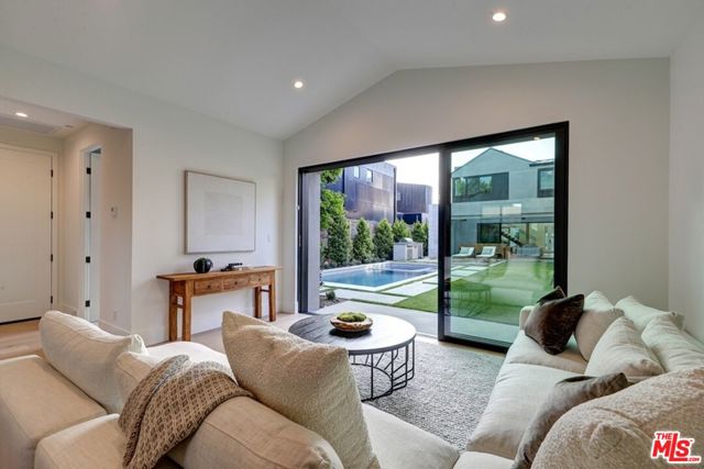 1246 Morningside Way, Venice CA: https://media.crmls.org/mediaz/a3e6c521-57b5-4c48-9f38-cef9a1ab7c47.jpg