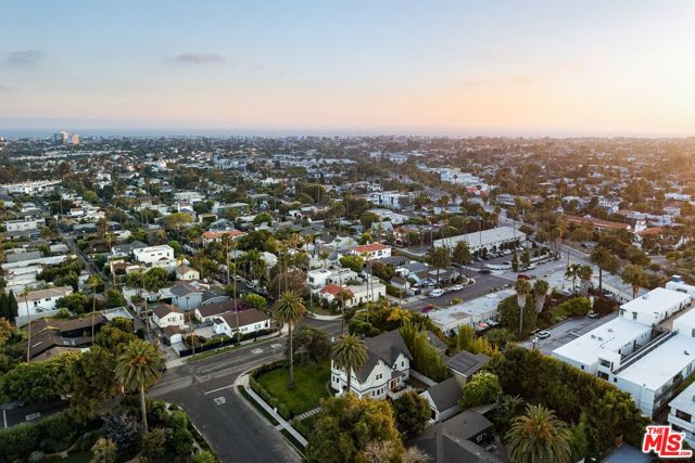 905 Harding Avenue, Venice, California 90291, 5 Bedrooms Bedrooms, ,3 BathroomsBathrooms,Single Family Residence,For Sale,Harding,24413553