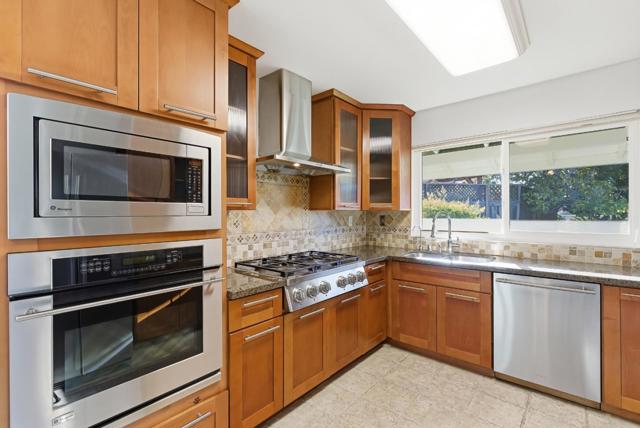 50 Nottingham Pl Place, Clayton CA: https://media.crmls.org/mediaz/a3e70b9b-17bd-4ef1-ad2c-eddbc480f0ea.jpg