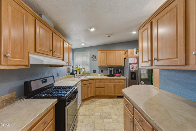 Detail Gallery Image 11 of 29 For 2400 E Pleasant Valley Rd #108,  Oxnard,  CA 93033 - 3 Beds | 2 Baths