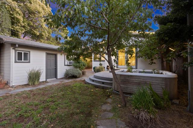 221 Grand Street, Redwood City CA: https://media.crmls.org/mediaz/a3e7fc55-25cd-4934-8cba-11b54b440729.jpg